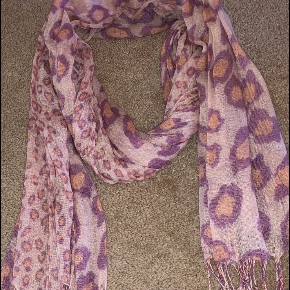 pink/purple cheetah print scarf